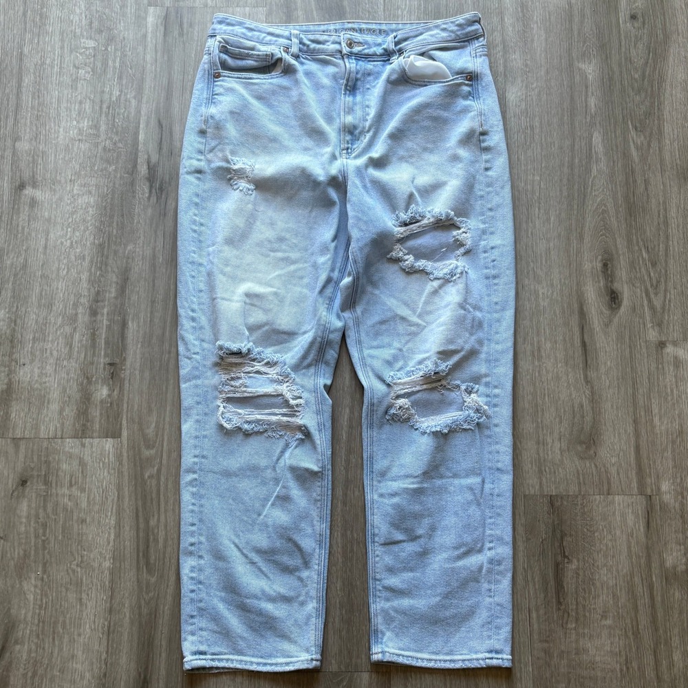 American Eagle Distressed Mom Jeans Womens 14 Light Wash Ripped High Waisted
